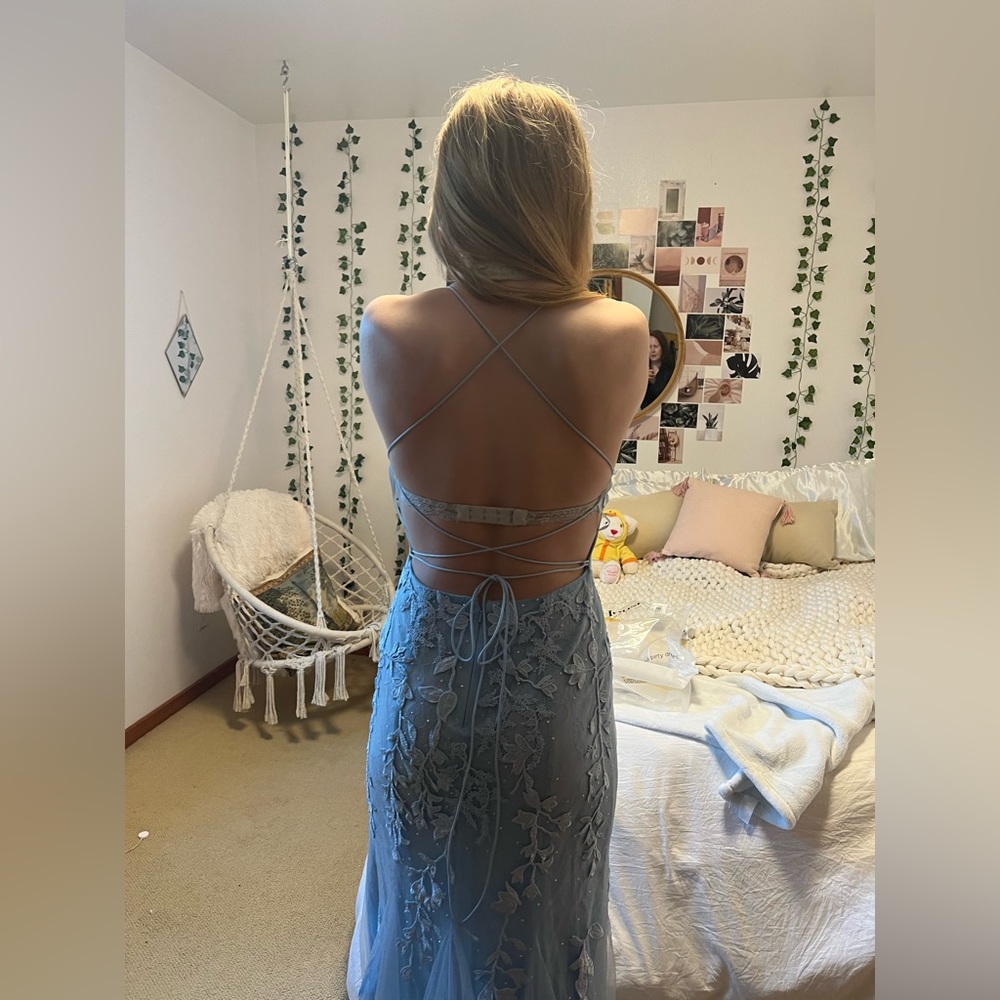PROM DRESS SIZE 2 - Picture 4 of 6